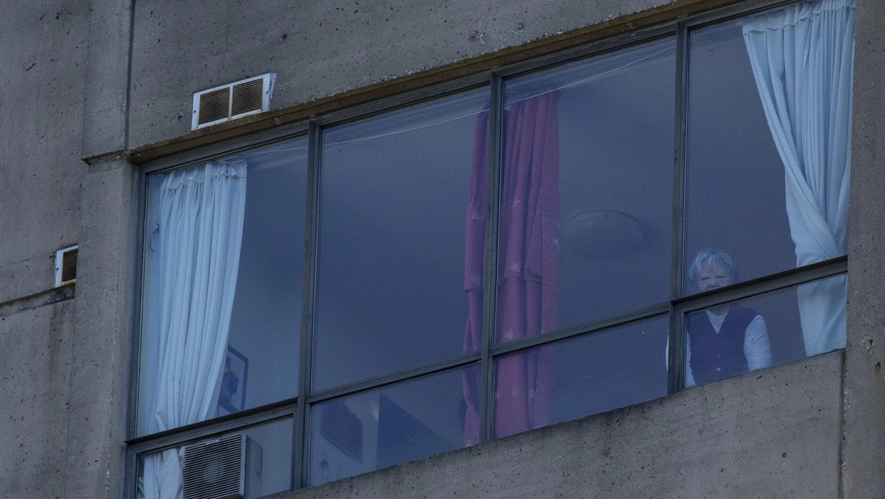 Comment contrôler les foyers d’éclosion du virus dans les résidences pour aînés?